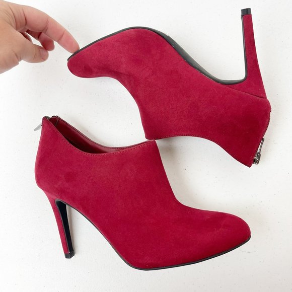 KELLY + KATIE Crimson Faux Suede Ankle Boots Size 6M - Picture 4 of 13